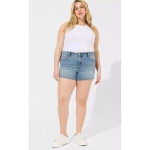 Torrid Mid-Rise Relaxed Classic Denim Short Size 18